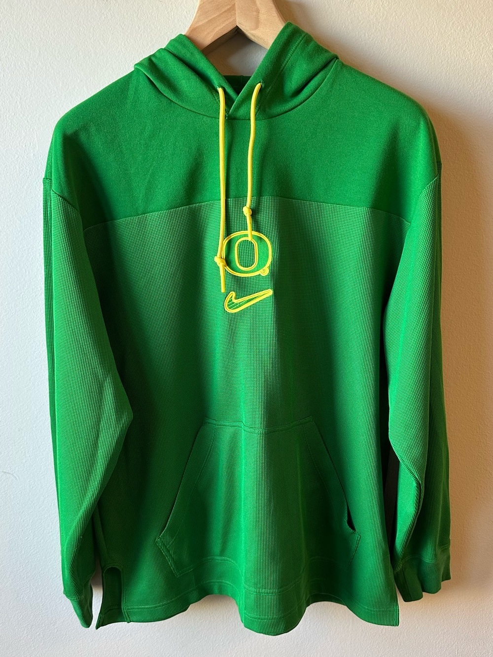 Nike Men's Green Oregon Ducks Hooded Pullover with Yellow Accents - Picture 1 of 4